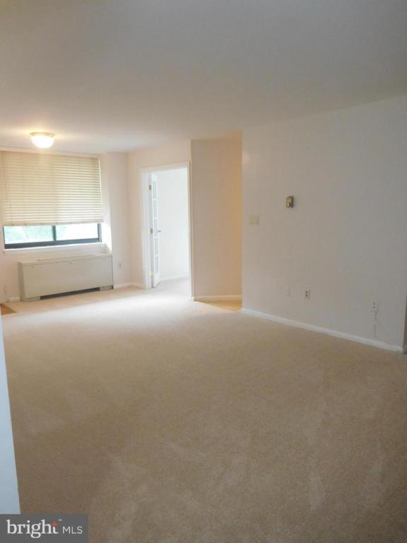 Foto del edificio - 4390 Lorcom Ln