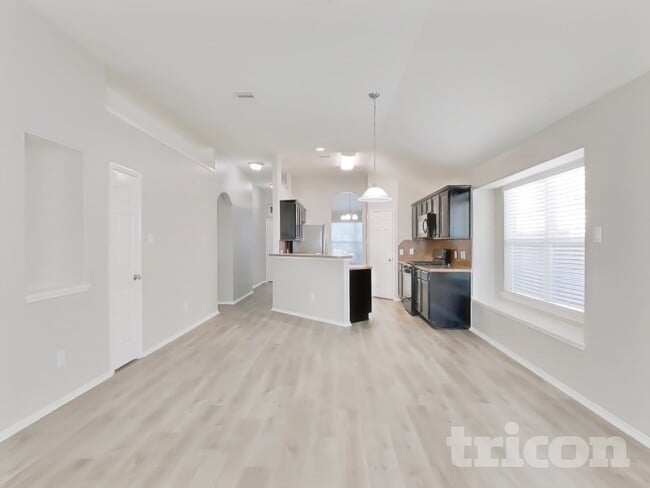 Building Photo - 15018 Mause Creek Dr