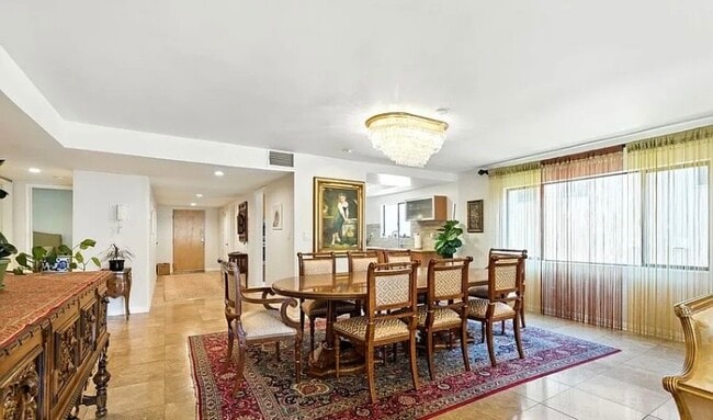 Comedor - 1310 Roxbury Dr