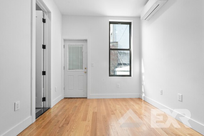 Foto del edificio - 236 Montrose Ave