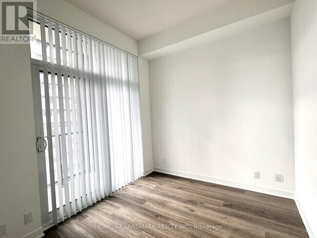 Building Photo - 180 Front St E