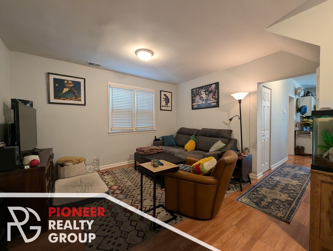 Foto principal - 1520 W Melrose St
