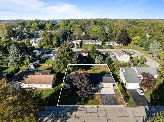 Foto del edificio - 1018 Bonnie Brae Ln