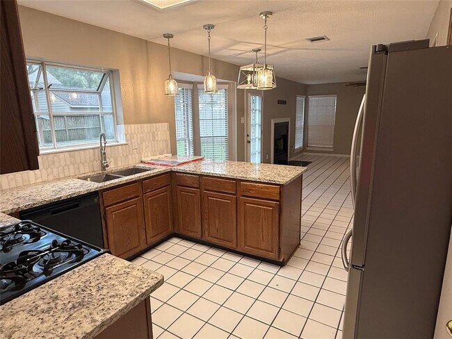Foto del edificio - 3810 Babbling Creek Dr