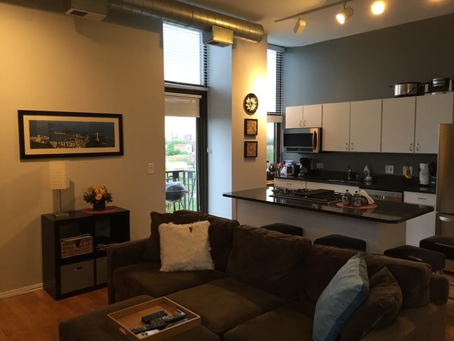 Living area - 811 S Lytle St