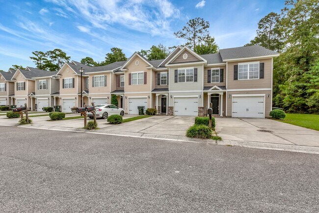 Foto del edificio - Beautiful town home in Summerville