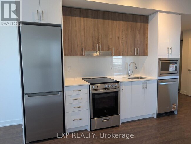 Building Photo - 5105 Hurontario St