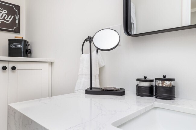 Foto del edificio - Fully Furnished Cottage by Yale