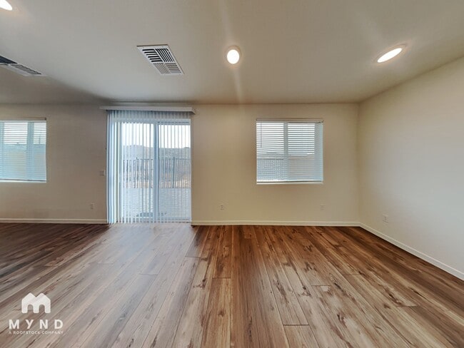 Foto del edificio - 4904 Black Falcon Way