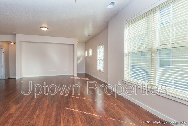 Building Photo - 8884 NE Brentford Way