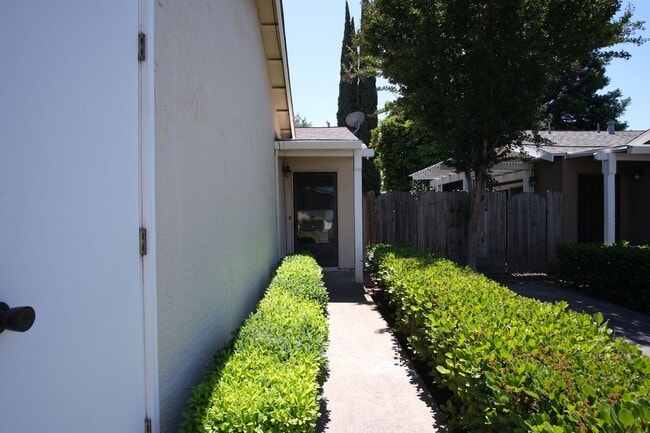 Building Photo - Charming 2-Bedroom, 2-Bath Home in a Prime...