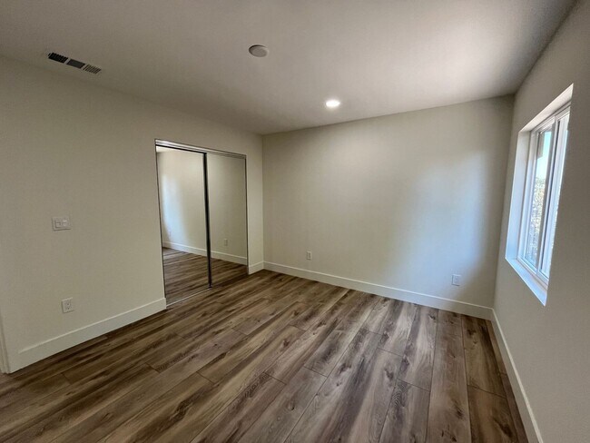 Building Photo - Brand New Remodel (2026)!! 5 Bedroom 2 Bathroom Home Near Campus