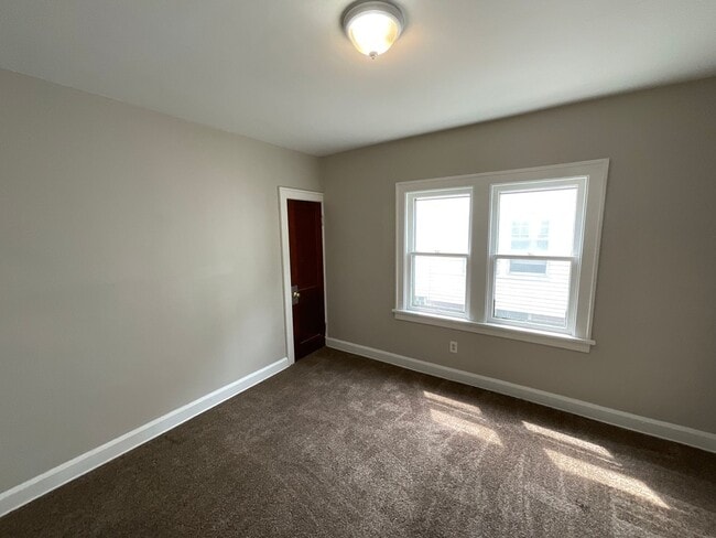 Foto del edificio - 9613 Sladden Ave