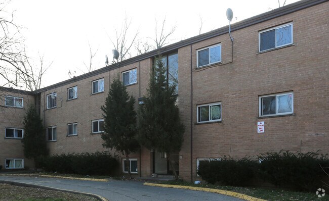 Building Photo - 2640 Stanton Ave