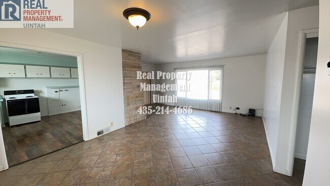 Building Photo - One level living with 3 bedrooms, 2 bathro...
