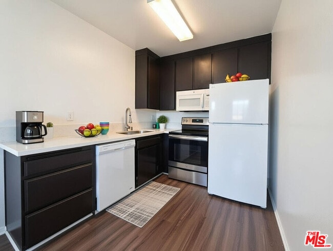 Building Photo - 1137 W 36th Pl