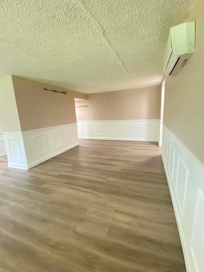 Over-sized Living Room - 110 Byberry Rd