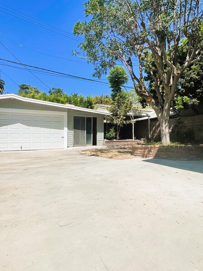 Building Photo - 147 Wilton Dr