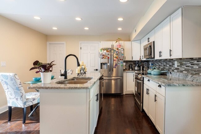 Building Photo - 5337 Hayes St NE