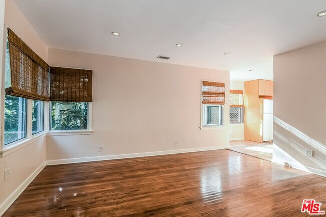 Building Photo - 801 Brooks Ave