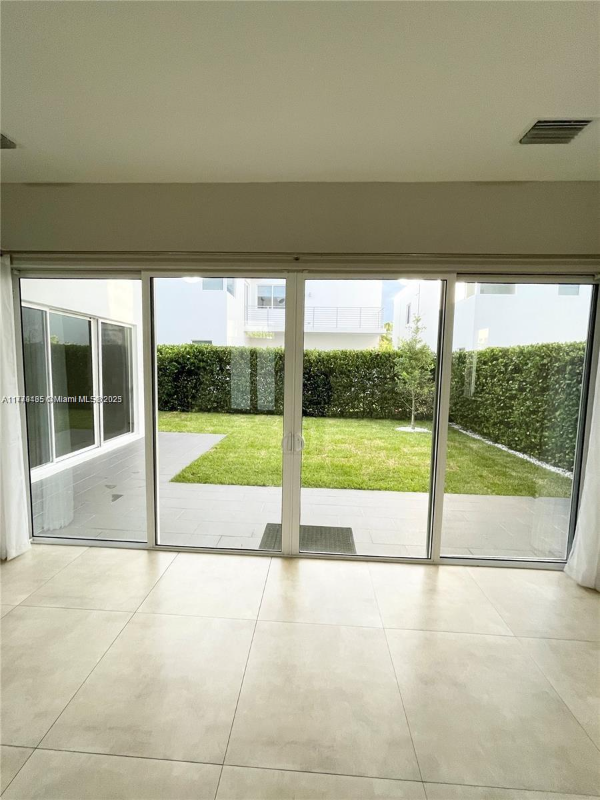 Foto del edificio - 10061 NW 75th St