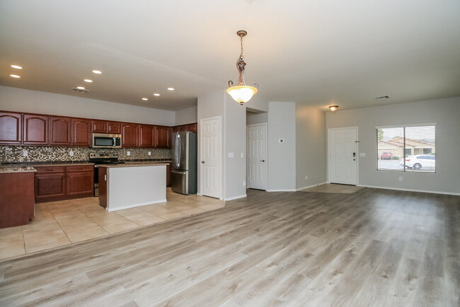 Building Photo - 6629 W Range Mule Dr