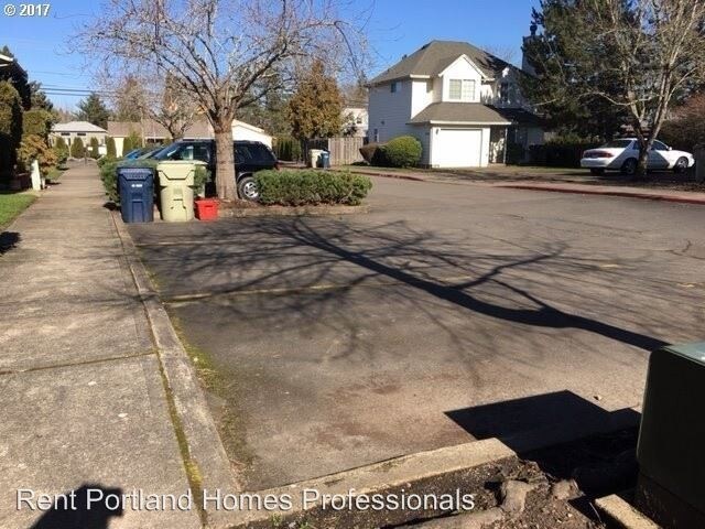 Building Photo - 2739-2743 SW Jasmine Pl