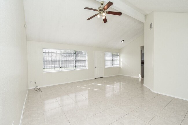 Foto del edificio - 3 Bedroom home available in North Houston !