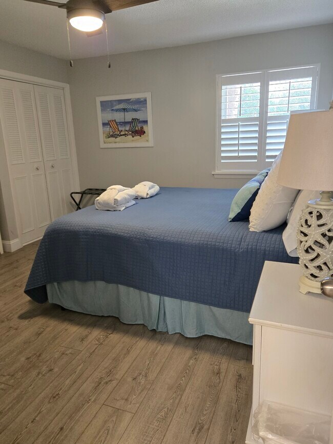Building Photo - 26 S Forest Beach Dr
