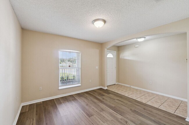 Building Photo - 3308 Erskine Dr