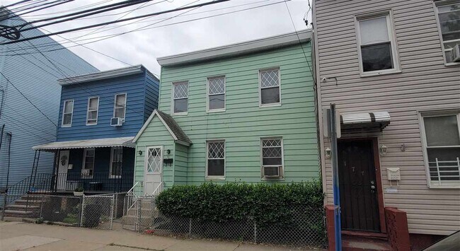 Building Photo - 175 Hopkins Ave