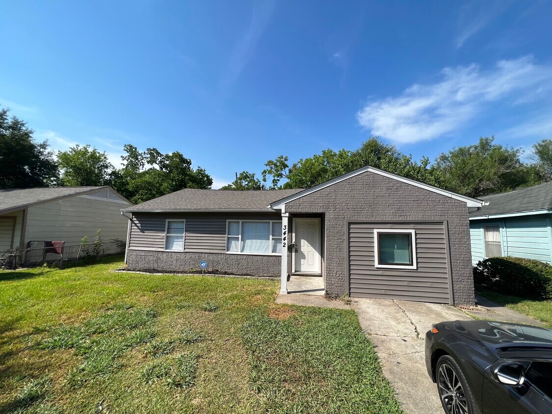 Primary Photo - 3442 Bacon St