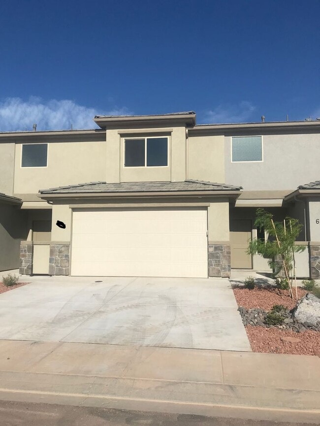 Building Photo - 688 S Malorie Wy