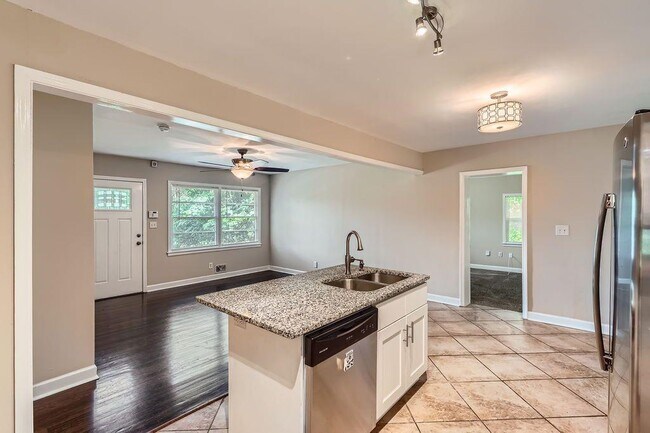 Foto del edificio - 3128 Beech Dr