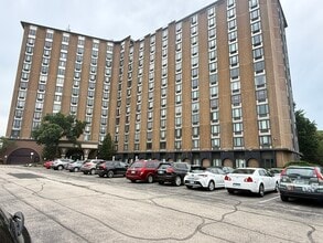 Building Photo - 1 Renaissance Pl