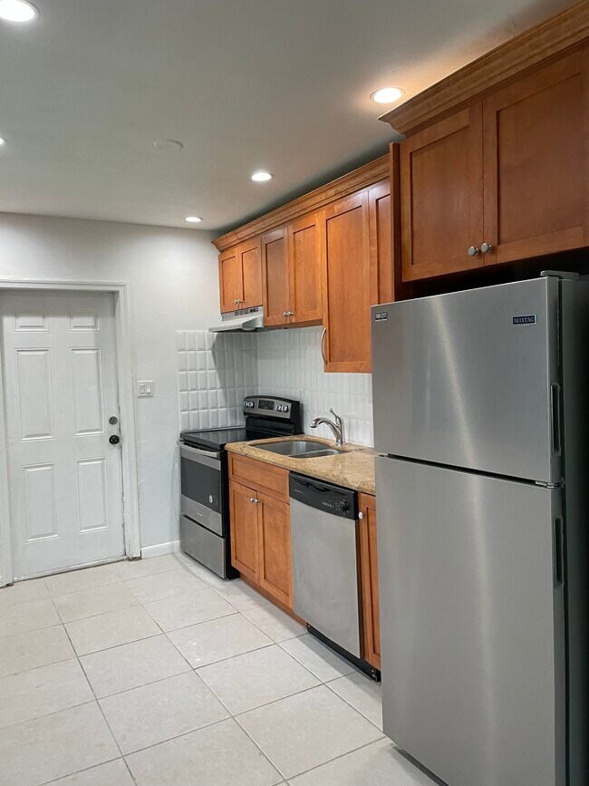 Kitchen1 - 921 NE 10th St