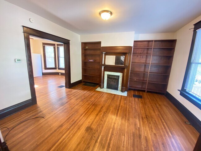 Foto del edificio - 2300 Indianola Ave