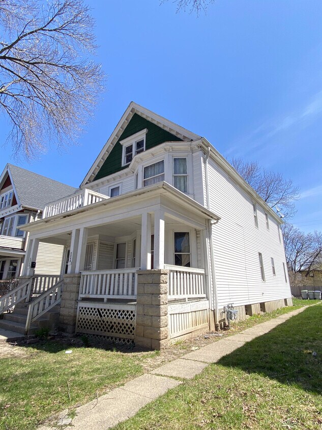 Primary Photo - 2444-2446 N 44th St