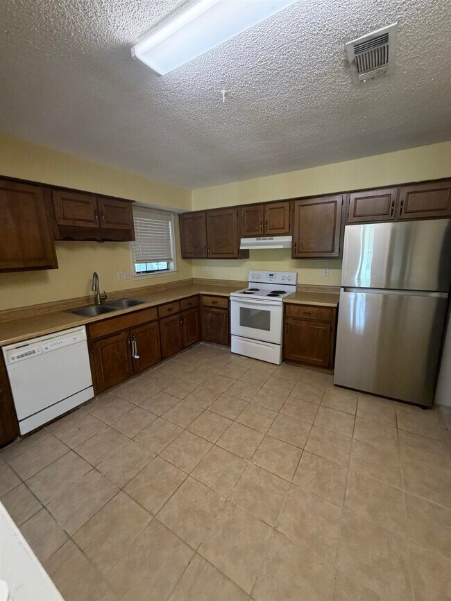 Foto del edificio - 4361 Bennett Wood Dr