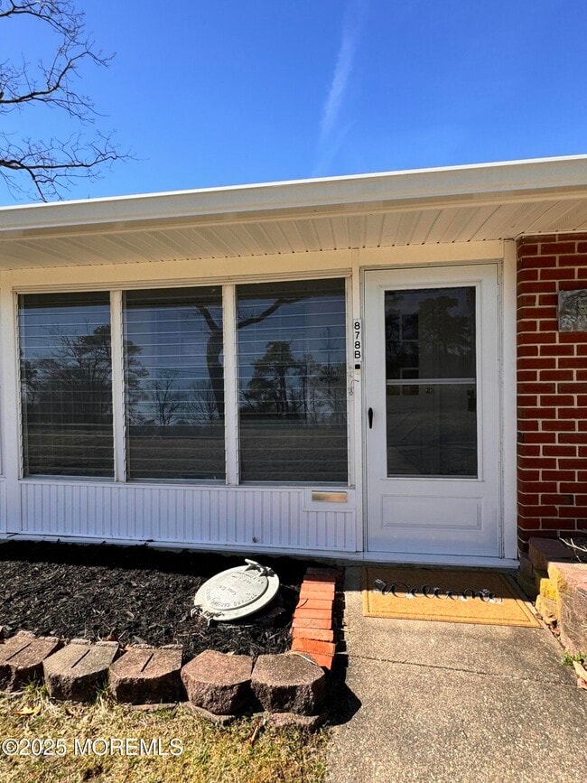 Building Photo - 878 Balmoral Ct