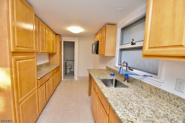 Building Photo - 4 Acorn Trail