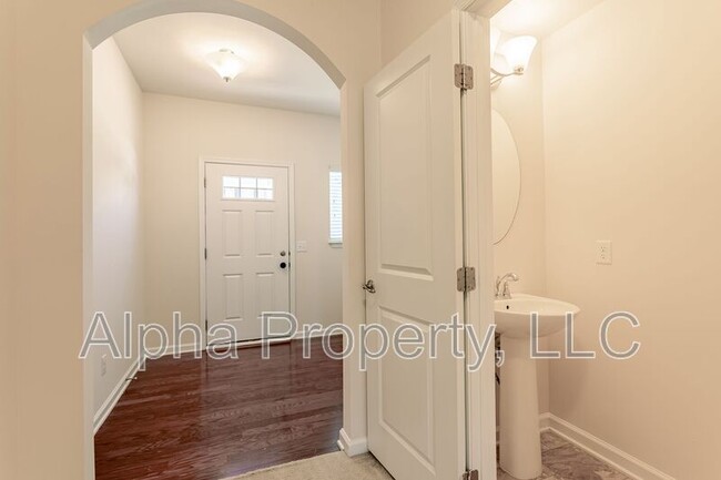 Building Photo - 455 Christiane Way