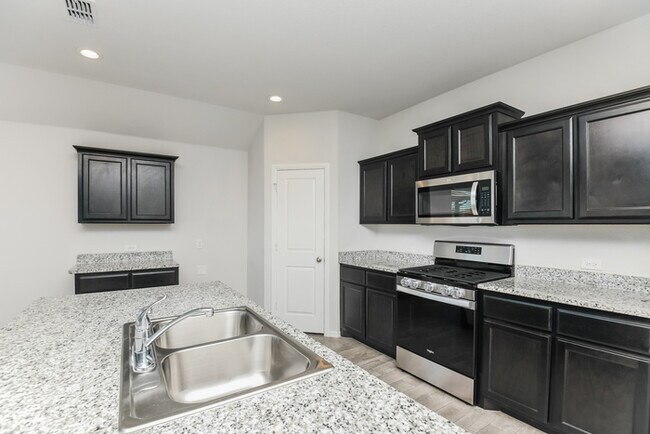 Building Photo - 9732 Walnut Cove Dr