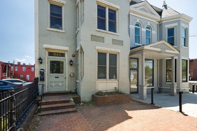 Building Photo - 1113 W Main St