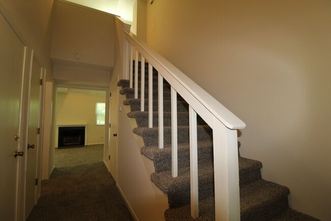 Building Photo - 2 Bedroom 1 Bath Duplex in the Westport Area