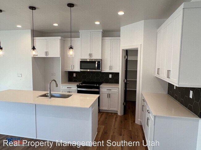 Foto del edificio - 3 br, 2.5 bath House - 876 E Desert Cactus Dr