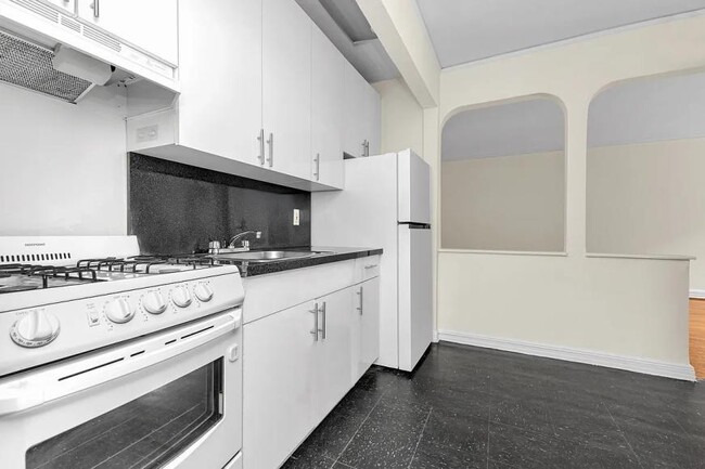 Building Photo - 1 bedroom in KEW GARDENS NY 11415