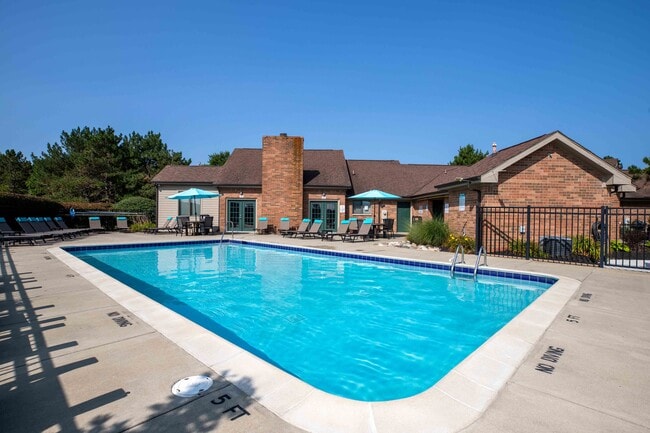 Building Photo - Pine Ridge Apartments