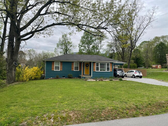 Building Photo - 404 Isbill Rd