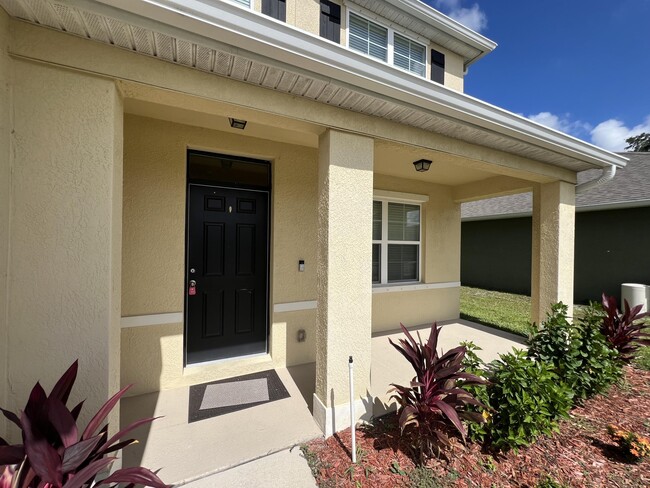 Building Photo - 1110 Newton Cir